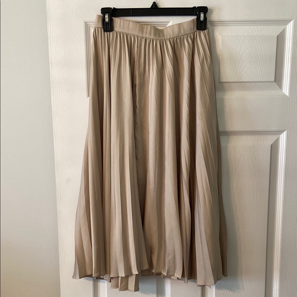J. Crew Dresses & Skirts - J. Crew Tan Cream Midi A-Line Skirt size XS excellent condition